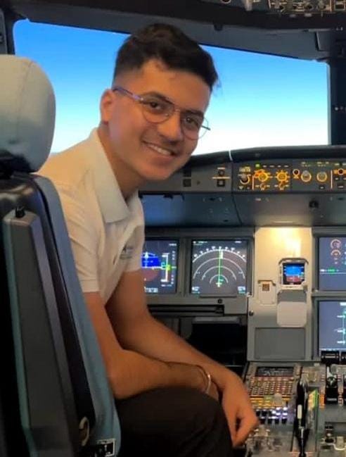 Capt Yash Pilot with Air Vistara